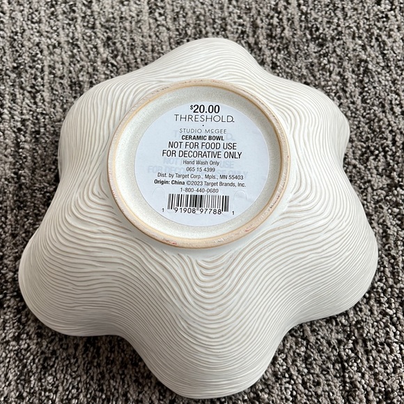 Threshold Studio Mcgee Ceramic Wave Bowl 2023 - NWT - Picture 6 of 6